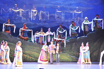 甘肅省京劇院大型現代京劇《草原曼巴》入選“2015年度京劇優(yōu)秀劇目演出補助項目”巡演計劃