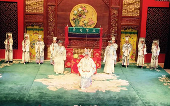 名角新秀同臺(tái)演繹大型傳統(tǒng)京劇《群.借.華》