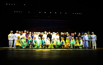 連輯、夏紅民等領(lǐng)導同志觀看 大型原創(chuàng)秦腔現(xiàn)代戲《大河兒女》并接見全體演職人員