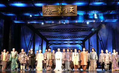 一個(gè)共產(chǎn)黨員的信念 一位老藝術(shù)家的風(fēng)范——省話劇院國(guó)家一級(jí)演員王晶強(qiáng)忍失父痛噙淚赴演出