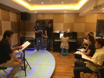 甘肅省歌劇院邀請歌唱家張峰來蘭指導(dǎo)《弄臣》排練