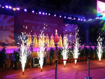 扎根基層百姓歡迎，市場運作群眾受惠 ——甘肅省隴劇院赴白銀演出大受歡迎