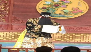 甘、青京劇院聯(lián)合演出《遇后?龍袍》