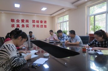 甘肅省曲藝團黨支部召開“兩學一做”學黨章黨規(guī)學習會議