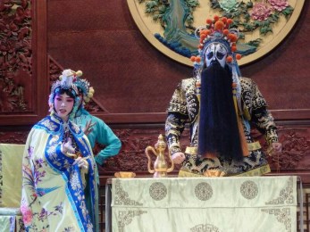 東風(fēng)劇院演出京劇傳統(tǒng)戲《哭靈》、《秦瓊觀陣》、《霸王別姬》