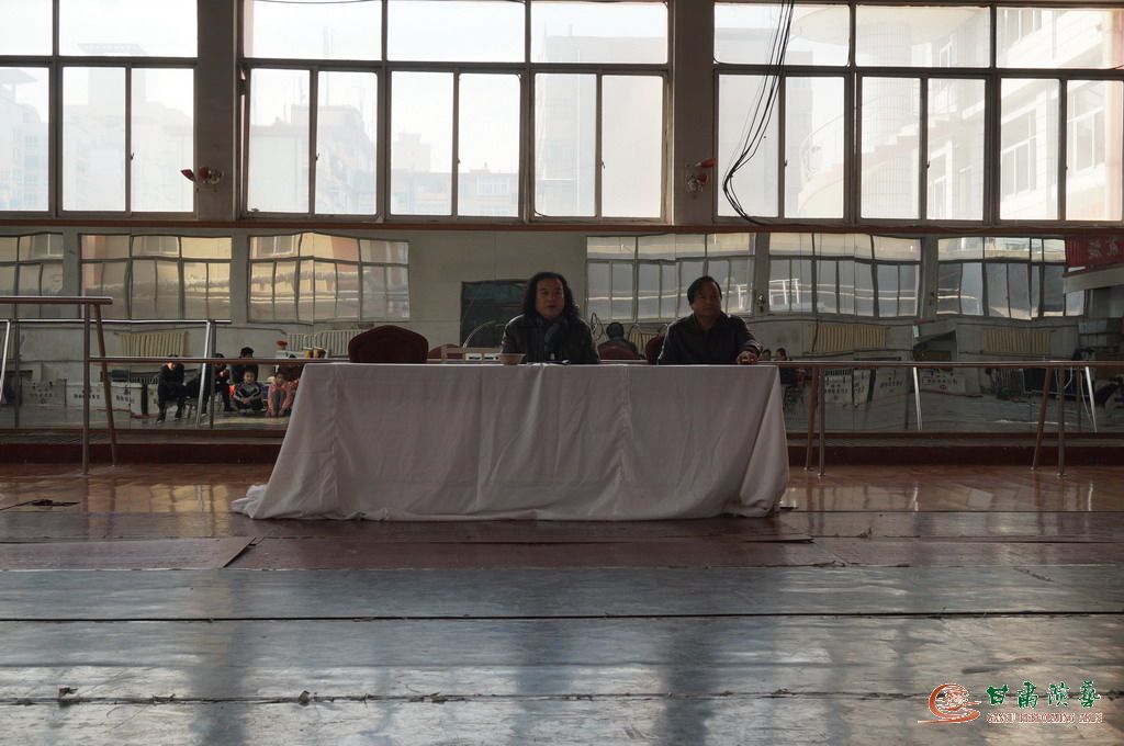 甘肅省雜技團(tuán)召開“兩學(xué)一做”專題民主生活會