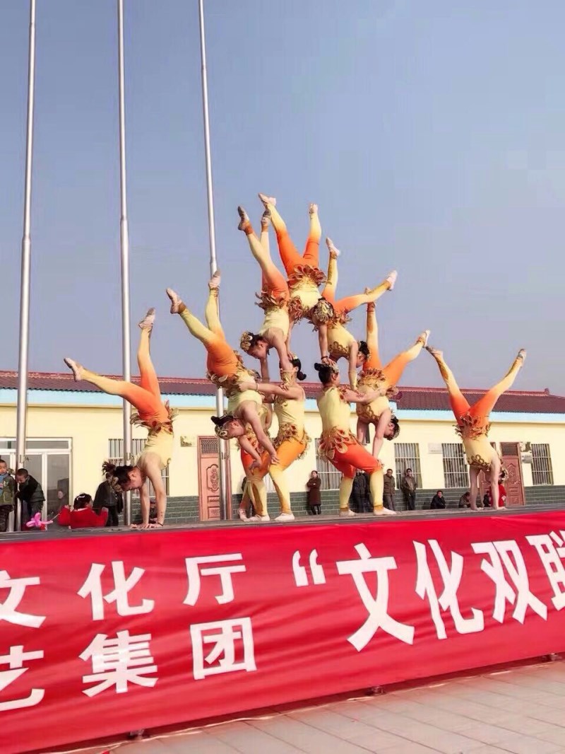 數(shù)九天正寒  文化情送暖——記省文化廳、省演藝集團(tuán)、省雜技團(tuán)“文化雙聯(lián)，歡樂(lè)萬(wàn)家”暖冬行動(dòng)