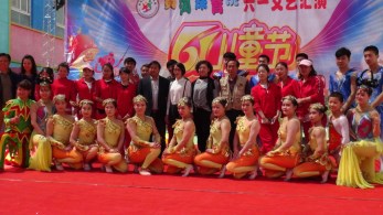 歡樂(lè)童年  放飛夢(mèng)想——甘肅省雜技團(tuán)開(kāi)展“高雅藝術(shù)進(jìn)校園”演出活動(dòng)