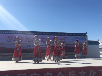 爭做新時(shí)代“紅色文藝輕騎兵”——甘肅省曲藝團(tuán)赴甘南合作惠民演出