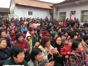 甘肅省歌舞劇院赴秦安縣云山鎮(zhèn)吳大村、徐張村以及西莊村開展2018年“我們的中國夢”——文化進(jìn)萬家暨隴原“紅色文藝輕騎兵”惠民演出