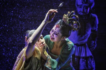 教育部、文化和旅游部、財(cái)政部高雅藝術(shù)進(jìn)校園——中國(guó)經(jīng)典舞劇《絲路花雨》與重慶高校師生如約而至