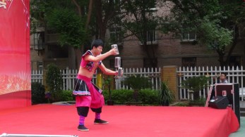 甘肅省雜技團(tuán)在臨夏、蘭州等多地開(kāi)展2018年“我們的中國(guó)夢(mèng)——文化進(jìn)萬(wàn)家”暨隴原“紅色文藝輕騎兵”惠民演出