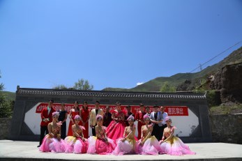 這個七月，不僅僅只有詩和遠(yuǎn)方——甘肅省歌舞劇院“紅色文藝輕騎兵”夏河、永昌惠民演出廣受好評