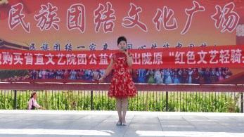 大漠戈壁，他們寫下愛的禮贊——甘肅省歌舞劇院“紅色文藝輕騎兵”河西酒泉惠民演出抒寫感人詩篇