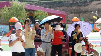 惠民演出再放藝彩　歡聲笑語響徹鄉(xiāng)村——省歌舞劇院隴原“紅色文藝輕騎兵”走進(jìn)隴西鞏昌、福星鎮(zhèn)