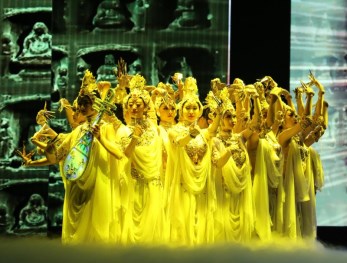 “花雨”映紅九月天——中國(guó)經(jīng)典舞劇《絲路花雨》為蘭州理工大學(xué)慶祝第34個(gè)教師節(jié)舉行專場(chǎng)演出