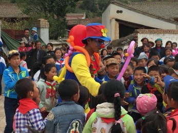 為多彩的秋季再增添一抹亮色　——甘肅省雜技團(tuán)深入宕昌縣開展2018隴原“紅色文藝輕騎兵” 省級購買惠民演出