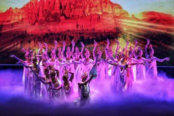 教育部、文化和旅游部、財(cái)政部高雅藝術(shù)進(jìn)校園——中國經(jīng)典舞劇《絲路花雨》與湖南第一師范學(xué)院師生如約而至