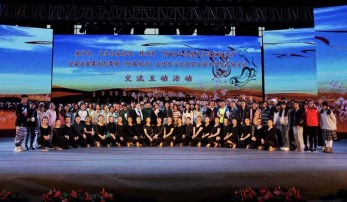 教育部、文化和旅游部、財(cái)政部2018年高雅藝術(shù)進(jìn)校園——中國經(jīng)典舞劇《絲路花雨》湖南長(zhǎng)沙站演出完美落幕