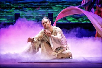 教育部、文化和旅游部、財政部高雅藝術(shù)進(jìn)校園活動——中國經(jīng)典舞劇《絲路花雨》走進(jìn)齊魯工業(yè)大學(xué)