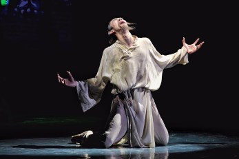 教育部、文化和旅游部、財政部2019年高雅藝術(shù)進(jìn)校園——中國經(jīng)典舞劇《絲路花雨》在濟(jì)南大學(xué)獲好評