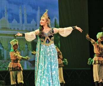 教育部、文化和旅游部、財(cái)政部2019年高雅藝術(shù)進(jìn)校園——中國(guó)經(jīng)典舞劇《絲路花雨》濟(jì)南站演出圓滿落幕