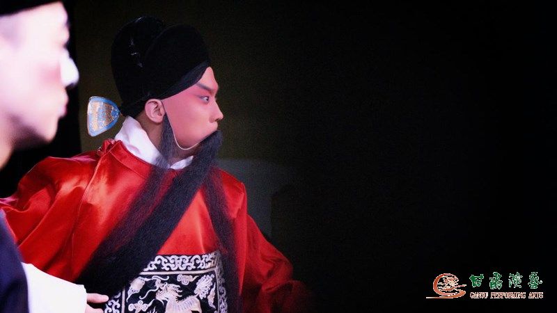 甘肅演藝集團(tuán)敦煌藝術(shù)團(tuán)京劇折子戲《八大錘》《捧印》《審潘洪》如約和觀眾見(jiàn)面