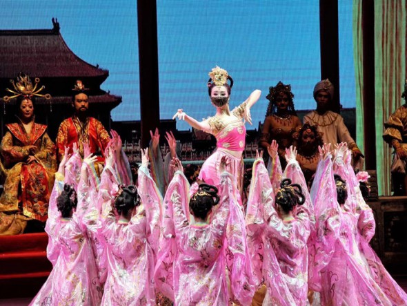 教育部、文化和旅游部、財政部高雅藝術(shù)進校園——舞劇《絲路花雨》哈爾濱站高校巡演順利啟幕