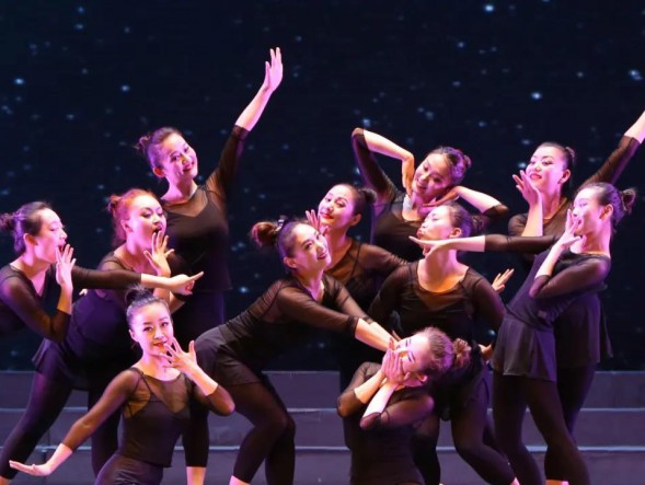 梅花香自苦寒來，寶劍鋒從磨礪出——甘肅演藝集團歌舞劇院絲路花雨少兒藝術培訓中心業(yè)務大練兵成果匯報展示完美呈現