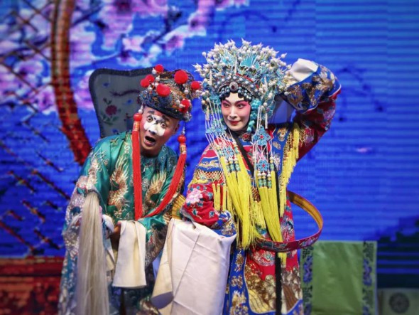 國(guó)韻京聲奏響黃河之濱，唱念做打彰顯國(guó)粹華章