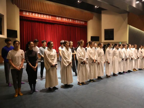 省文化和旅游廳調(diào)研指導舞劇《彩虹之路》修排工作