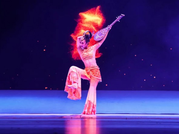 再現(xiàn)絲路榮光　相約夢幻時光——主題樂舞《相約千年》獻(xiàn)演臨夏大劇院