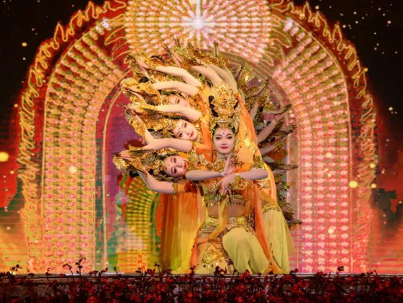 寒風(fēng)瑟瑟無懼相約　夢幻起舞再現(xiàn)千年——主題樂舞《相約千年》在會(huì)寧震撼上演