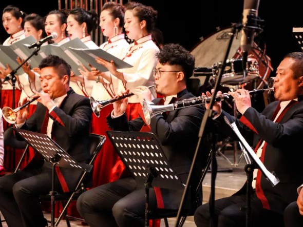 多彩絲路　山水傳奇——主題民族交響音樂會(huì)《絲路山水圖》在黃河劇院首演成功