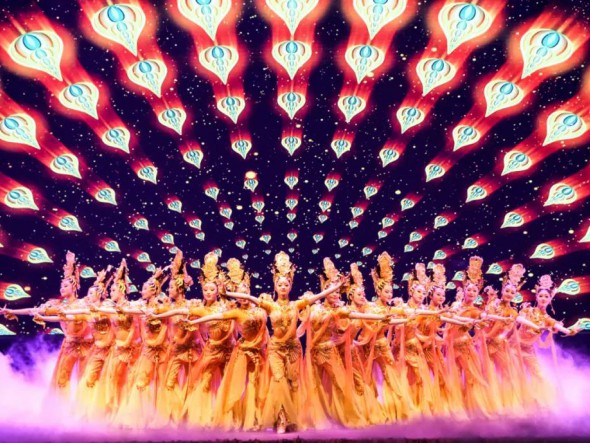 主題樂(lè)舞《相約千年》在平川震撼上演