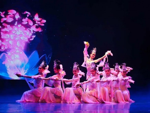 甘肅演藝集團(tuán)歌舞劇院主題樂(lè)舞《相約千年》慰問(wèn)醫(yī)護(hù)工作者演出拉開(kāi)序幕