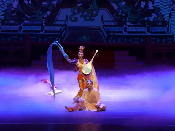 甘肅演藝集團(tuán)《絲路花雨》專(zhuān)場(chǎng)慰問(wèn) 演出圓滿成功