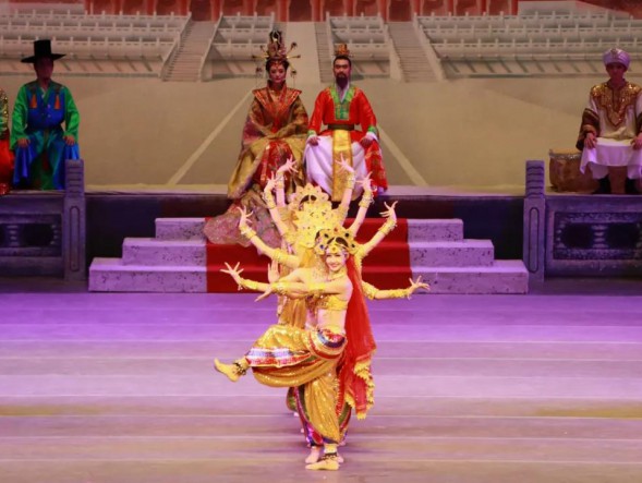 雅樂奏響，花雨繽紛——甘肅演藝集團歌舞劇院高雅藝術(shù)進校園活動火熱進行中