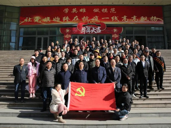 甘肅演藝集團機關黨委開展“學英雄·做模范—讓黨旗始終在抗疫一線高高飄揚” 主題黨日活動