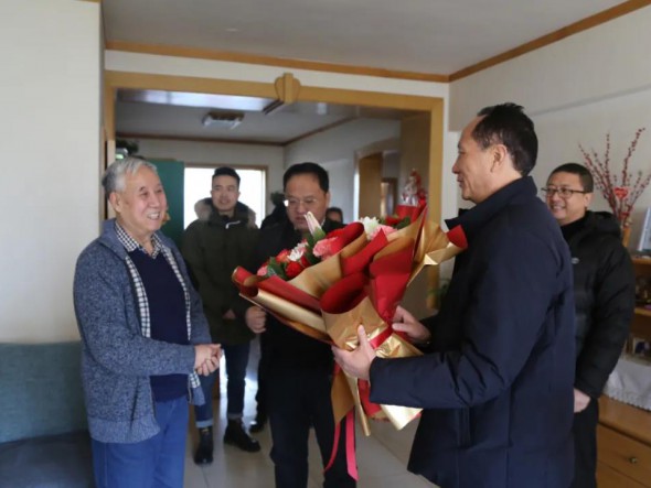 致一聲問候 · 送一片祝?！拭C演藝集團歌舞劇院開展新春走訪慰問活動