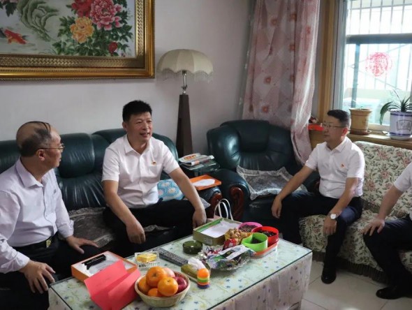 “七一”慰問送黨情 紅色關(guān)懷暖人心——甘肅省演出公司慰問老黨員、老干部