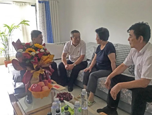 甘肅演藝集團秦腔藝術(shù)劇院對老黨員老干部進行慰問