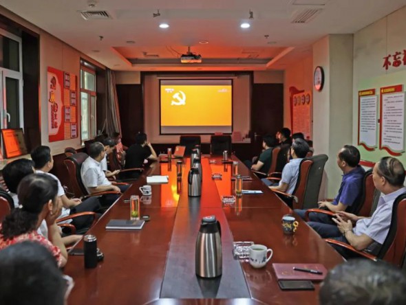 甘肅演藝集團黨委及下級各黨總支集中收看慶祝中國共產(chǎn)黨成立100周年大會