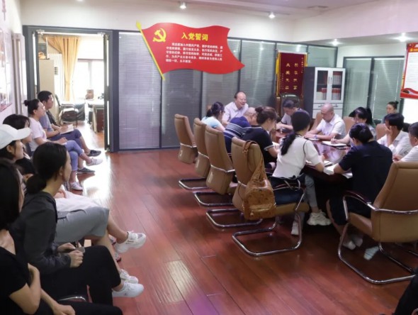 甘肅演藝集團黨委委員、副總經(jīng)理王衛(wèi)平為秦腔藝術(shù)劇院講授專題黨課