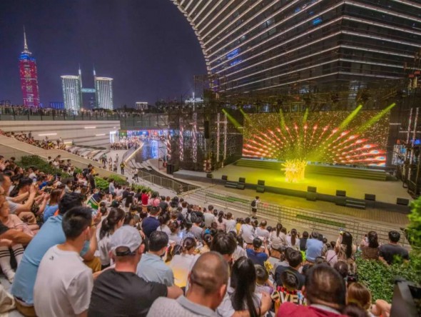 跨越千里共賀佳節(jié) 相約龍城魅力舞動——主題樂舞《相約千年》走進(jìn)常州文化廣場