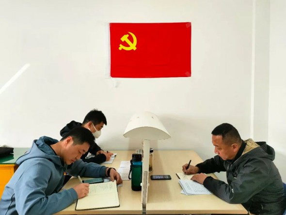 弘揚勞模精神，用青春力量點燃夢想，匠心鑄就輝煌未來