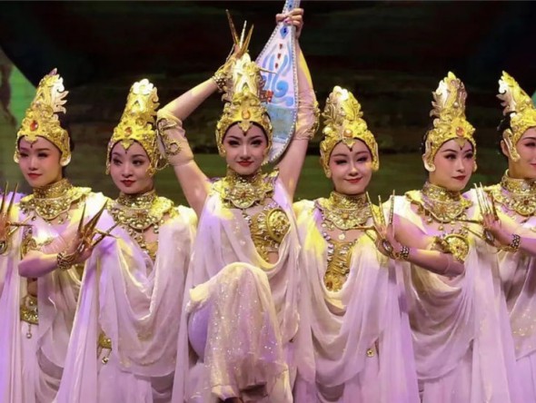 舞劇《絲路花雨》在金川科技攻關大會上華美綻放