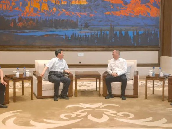 酒泉市委常委、敦煌市委書記石琳會見集團黨委書記、董事長陳其銀一行